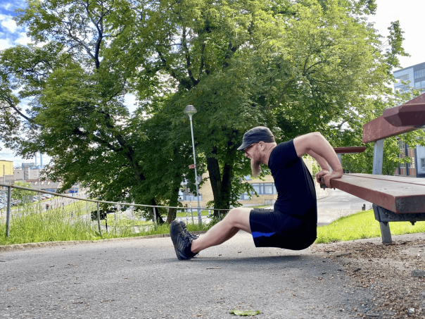 Ola Lundén tränar utomhus