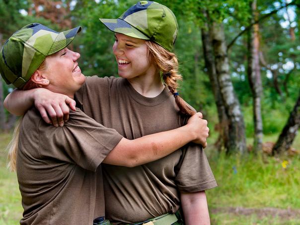 Foto på aktiva personer inom Svenska Lottakåren